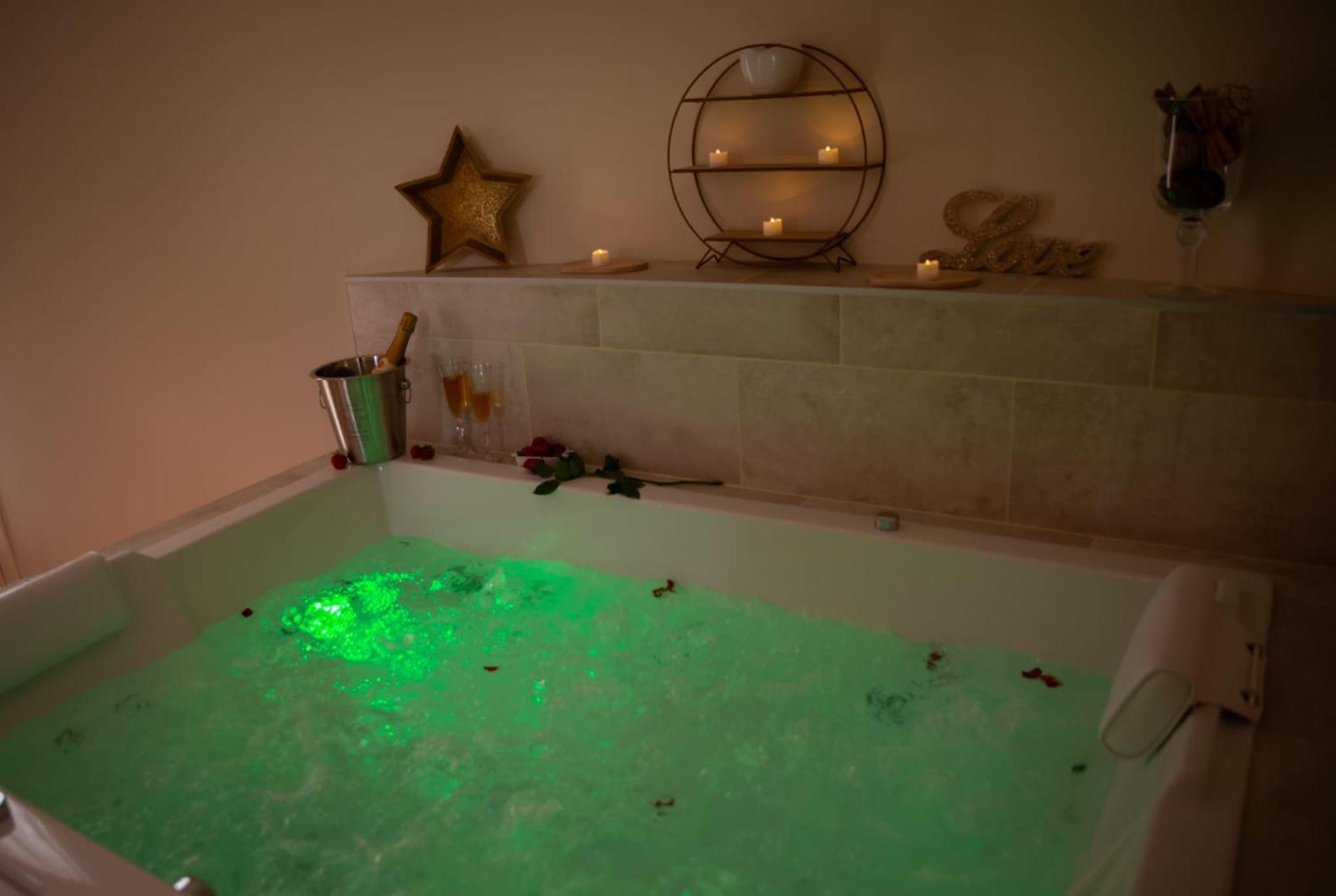 Le Mas Aux Amoureux , Suite Romantique Et Spa Le Barcarès Exterior foto