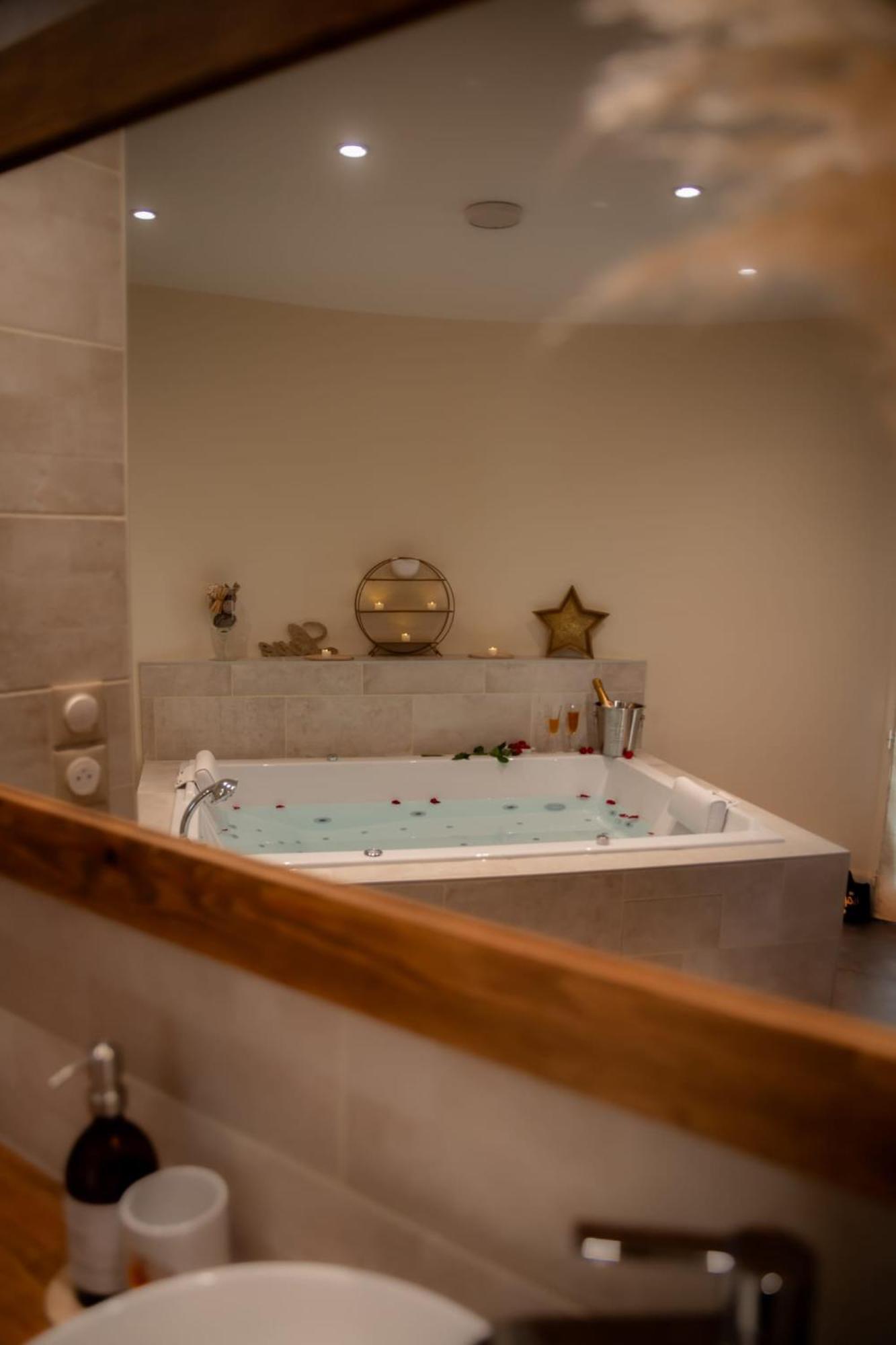 Le Mas Aux Amoureux , Suite Romantique Et Spa Le Barcarès Exterior foto