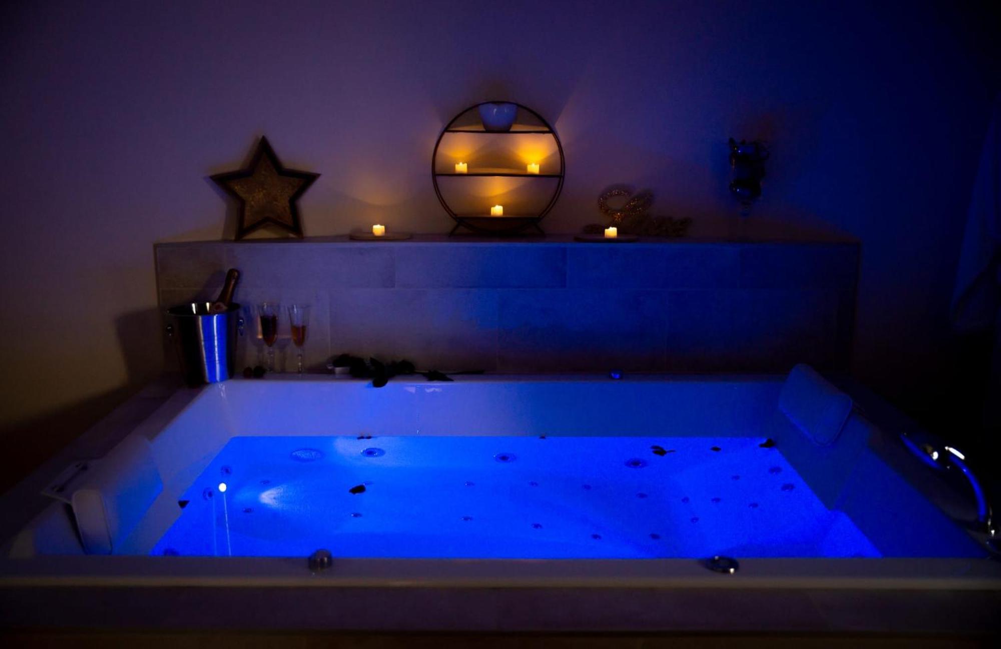 Le Mas Aux Amoureux , Suite Romantique Et Spa Le Barcarès Exterior foto